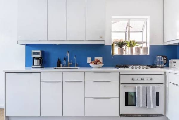 Modern Family Venice Beach Home w movie screen 3