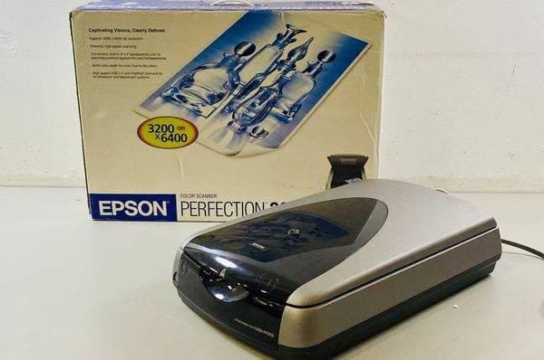 Epson Perfection 3200 Scanner  Excellent condition  Includes box 1