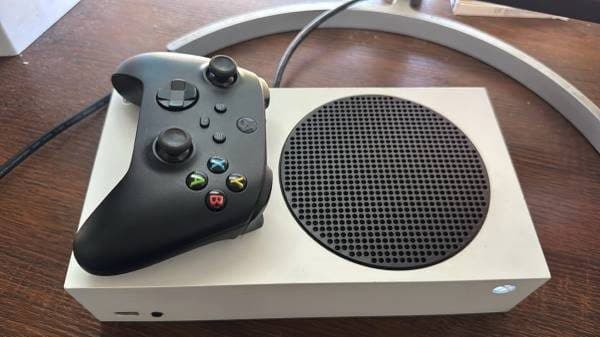 Xbox Series S & Xbox Controller 2