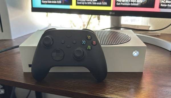 Xbox Series S & Xbox Controller 3