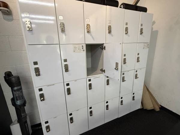 Keyless1 24-unit locker system 1