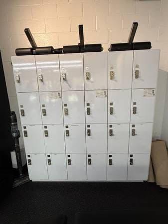Keyless1 24-unit locker system 2