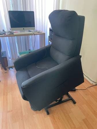Electric recliner, excellent shape, must sell 2