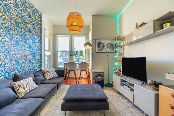 Bed in fully furnished triple sharing room close to UCB 1