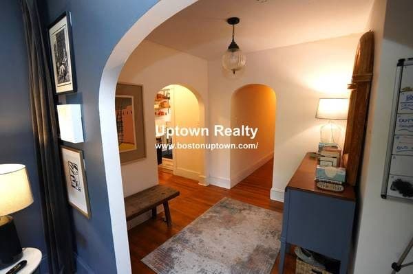 Sunny, Pet Friendly Apartment In Coolidge Corner for 8/1 1