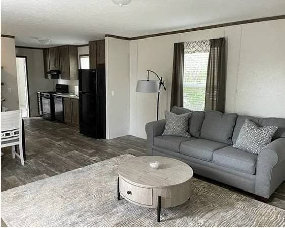 Lease Takeover Opportunity at The Thomas in Worthington! 1
