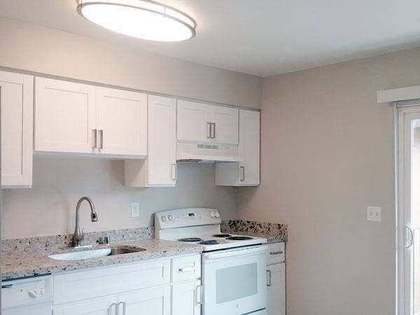 Renovated 2-bedroom, 1-bath home in desirable 1118 Starbird Cir. 1