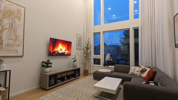 CD/Leschi 2 Bedroom, 2 Bath Townhome with Rooftop Deck & Mezzanine/Den 2