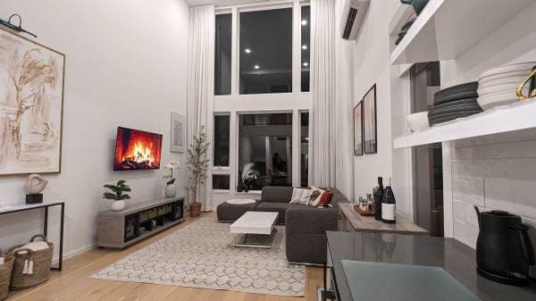 CD/Leschi 2 Bedroom, 2 Bath Townhome with Rooftop Deck & Mezzanine/Den 3