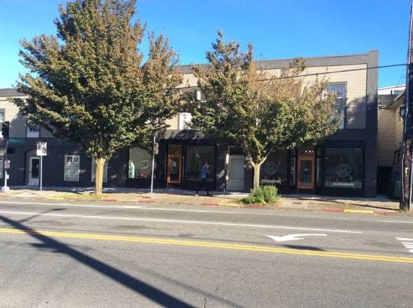 Large Bright 1br/1ba w/Dishwasher & Office Area 1