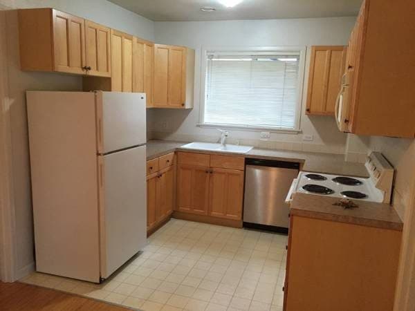 Large Bright 1br/1ba w/Dishwasher & Office Area 2