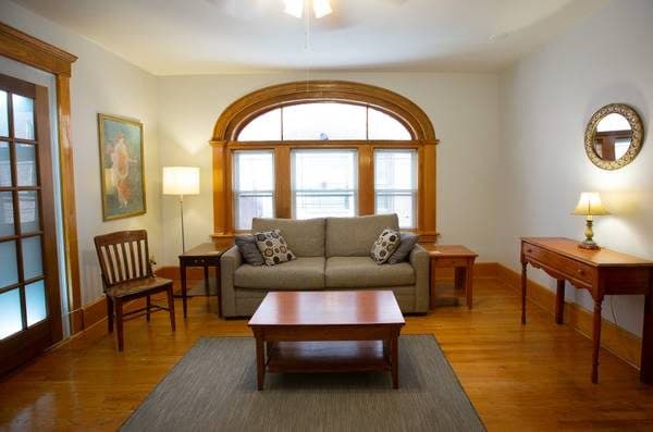 ALL UTILITIES INCLUDED - FURNISHED - near YALE SOM 1