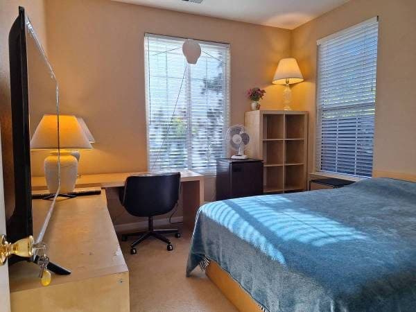Fully furnished private bedroom in a safe quiet neighborhood拎包入住 3