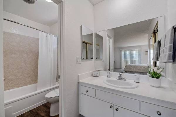 Must-see! 1 bed/ 1 bath / 616 sq ft townhome in Studio City 1