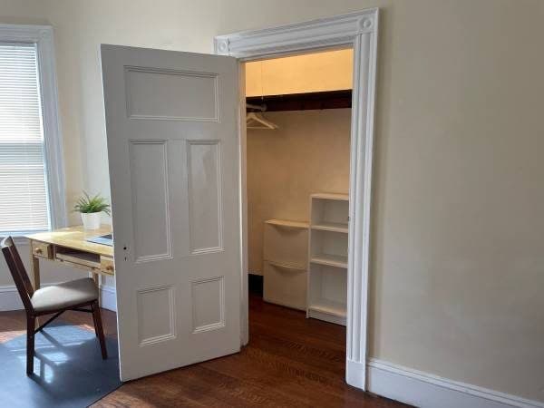 Extra large all inclusive furnished room 3