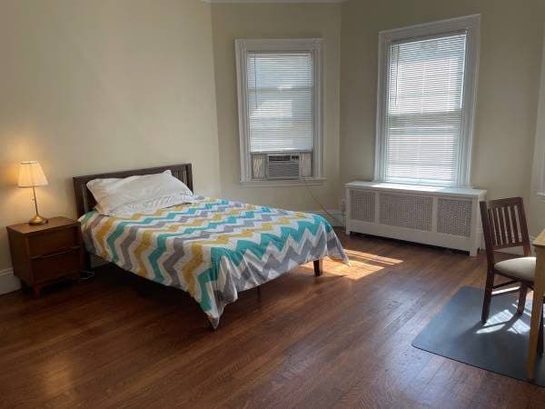 Extra large all inclusive furnished room 1