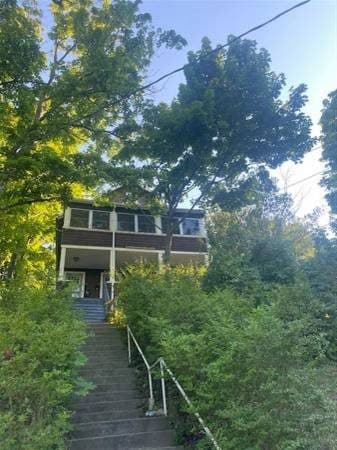 Large 5 room 2 BR * Free WD * Porch, yard * Great location! 1