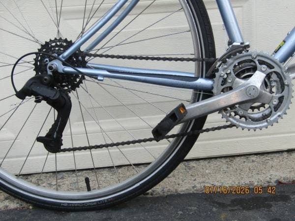 BIANCHI Avenue;5' to 5'3";many new parts;hybrid/comfort;city/commuter 2