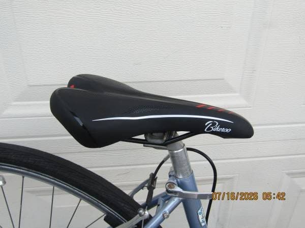 BIANCHI Avenue;5' to 5'3";many new parts;hybrid/comfort;city/commuter 3