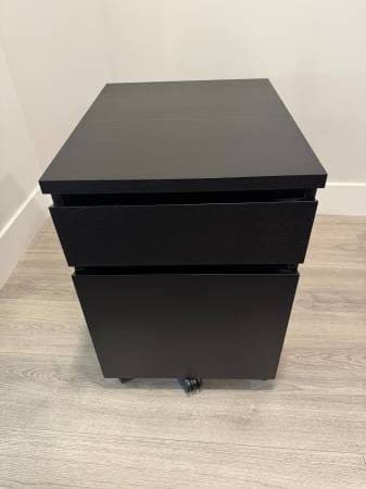 2-drawer unit on wheels 1