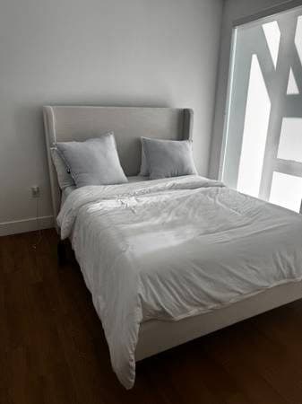 Selling a Sealy Posturepedic Hybrid Medium mattress in Queen size, pur 3