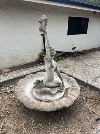 FREE - Mermaid Fountain 2