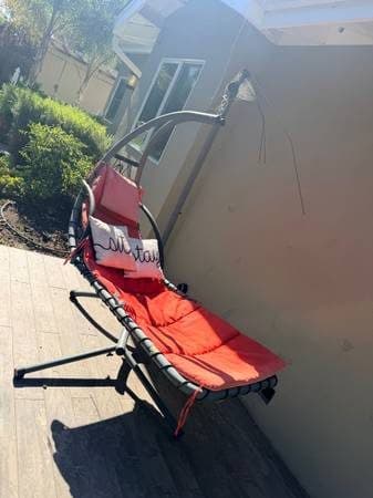 Free swinging chair 1