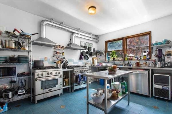 Room in Creative Coliving House 3