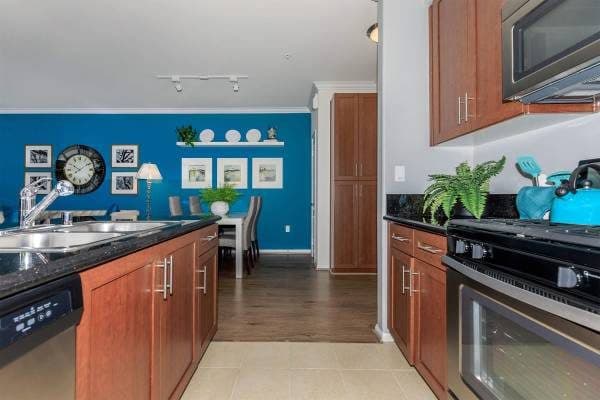2/bd, Refrigerator, Dressing Vanities 1