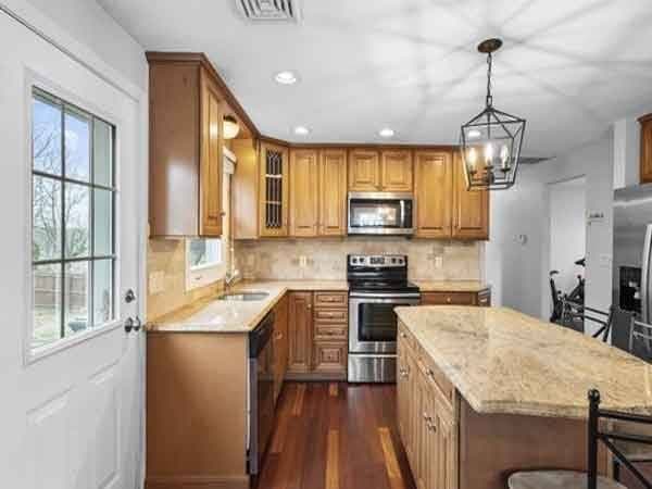This updated 2 bedroom, 1 bath single family ranch style home 2