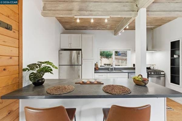 Adorable, cute cottage nestled in the Redwoods above the UC Berkley Ca 2