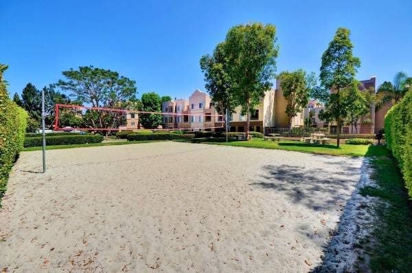 Unbeatable Location, 2 BR/2 BA Bring Your Pets! 2