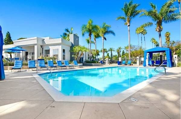 Unbeatable Location, 2 BR/2 BA Bring Your Pets! 3