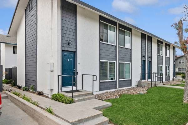 Designated Grill Locations, Ceiling Fans, Four Swimming Pools 1