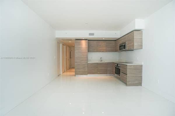 1 Bedroom 1 Bath SLS Brickell Great Views and Balcony 1
