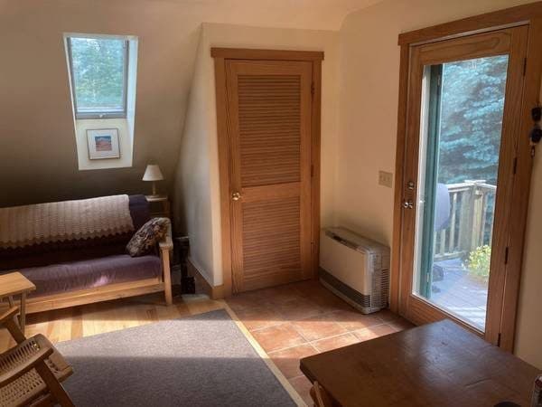 Carriage House Apartment-West Hill 2