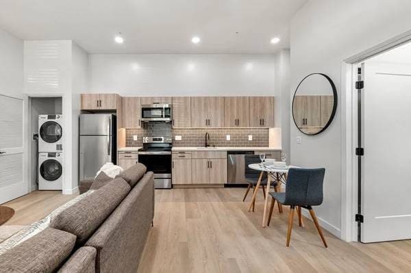 Don't let this one get away! 2 BR, 2 BA. Prime Emeryville location 1