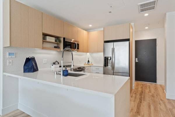 TMLP 12-mo. | Affordable Temescal Studio - Walk to Everything! 1