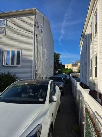 Private room in 4 BR 3.5 bath in Union Sq Somerville 8/1 move in 2