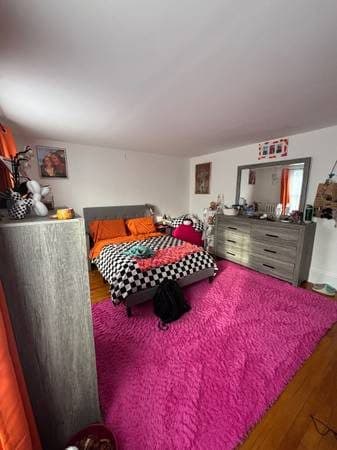 Female Roommate wanted - Room and Office available in house 2