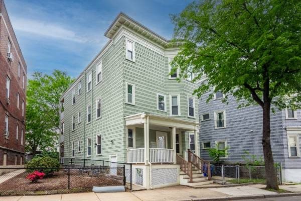 Furnished room in 4bed/2baths with other Grad Students 9/1 NO FEE 1