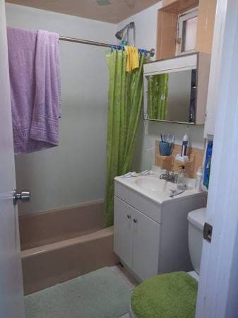 2 Bedroom Great location! 2