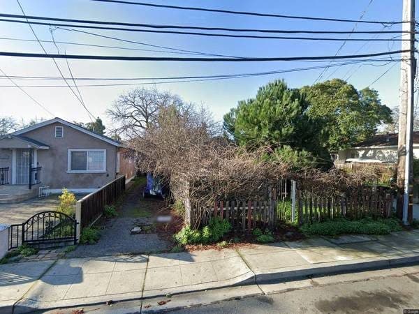Charming 3 Bed, 1 Bath Home in Mountain View - $2590/mo 1