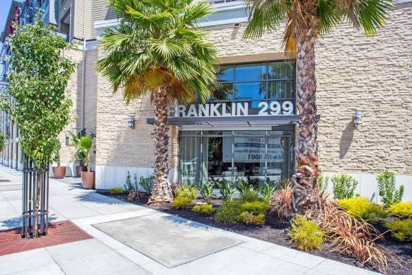 Wi-Fi Available, Walk-In Closets, On-Site Dog Park, Quartz Countertops 2