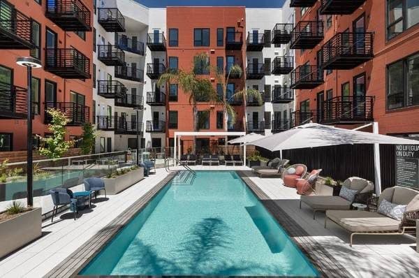 TMLP 14-mo. | Sophisticated Living by the Bay: Menlo's Finest Apartments 2