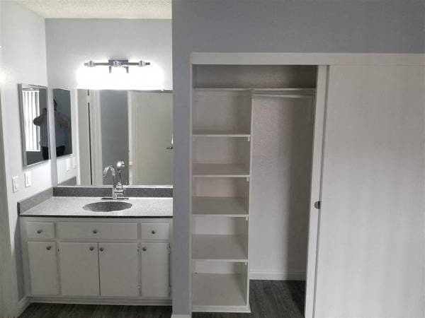 1BD 1BA, Window Coverings, Pool 3