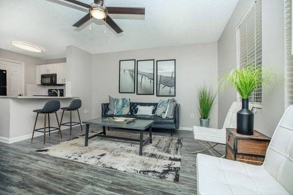 Hidden Gem! Spacious 1 BR-Pool, Dog Park, Grilling Area 2