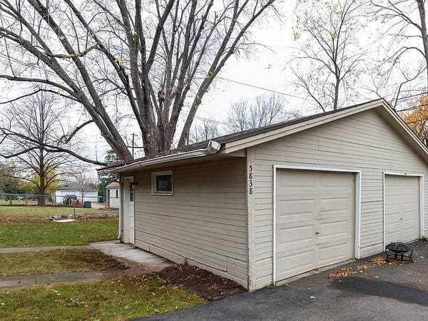 Spacious 4BR/2BA Townhome with Two Living Areas & Garage Parking 3