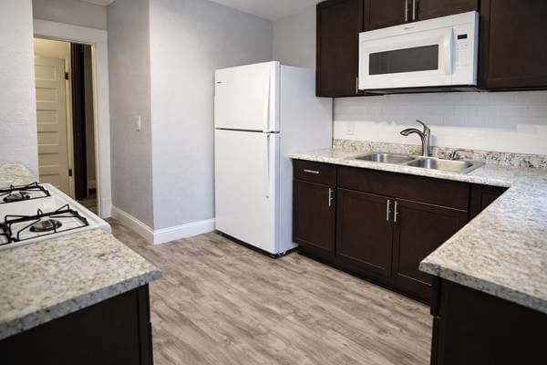 6BR/2BA Upstairs Triplex Unit - Como - Near U of M - 9/1 Move In 2