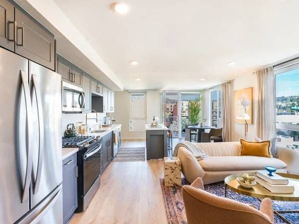 Modern 2 Bedroom Apartment in Great Neighborhood 2